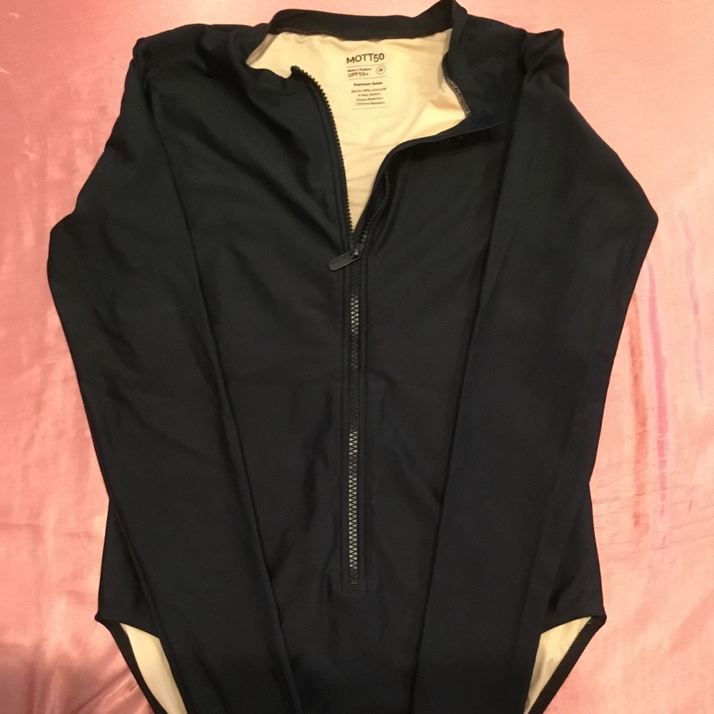 The image shows a long-sleeved, one-piece swimsuit from Mott50 size M
